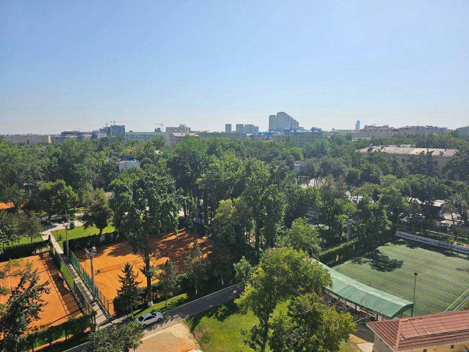 4-комнатная квартира 130 м² под ремонт в ЖК Лондон