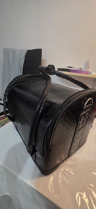 Продам переносную косметичку