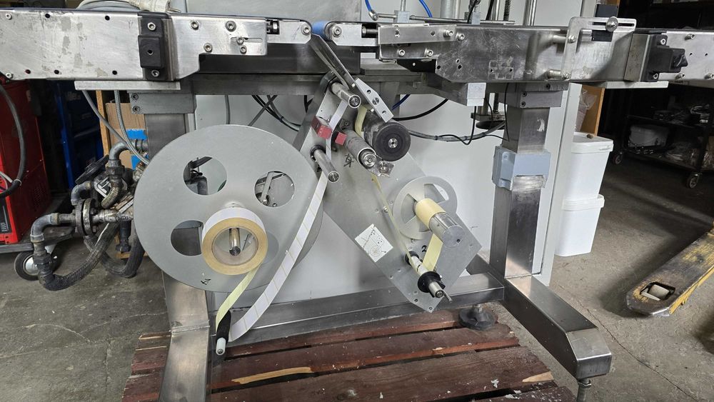 Linie automata de etichetare Fountain Food Machinery din inox