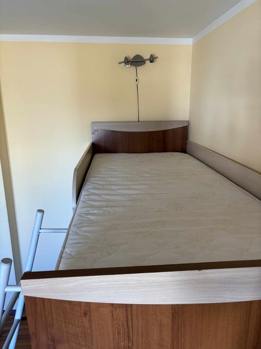 Двойно детско легло, с шкафове и гардероб