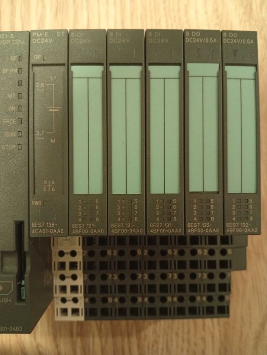 Controller programabi Siemens PLC seria ET200S si module I/O  6ES7151-8AB01-0AB0