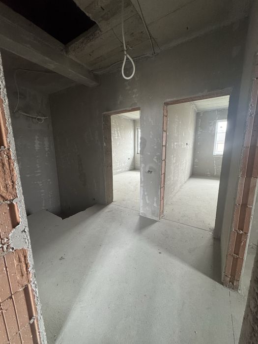 Constructii case la rosu | Fundatii | Zidarie | Beton | Acoperis