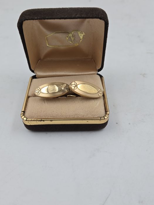 Butoni pentru cămașă