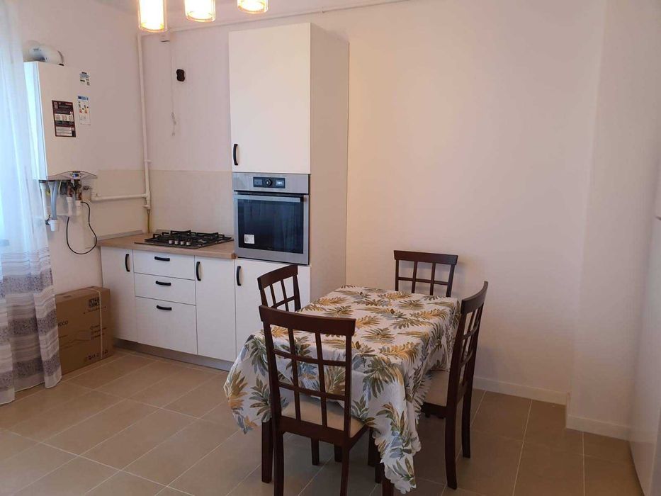 Închiriem apartament 2 camere, decomandat, 80 mp, zona Frații Golești