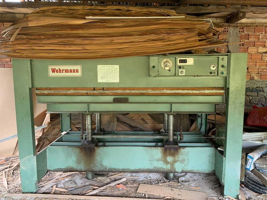 Топла преса за дърво