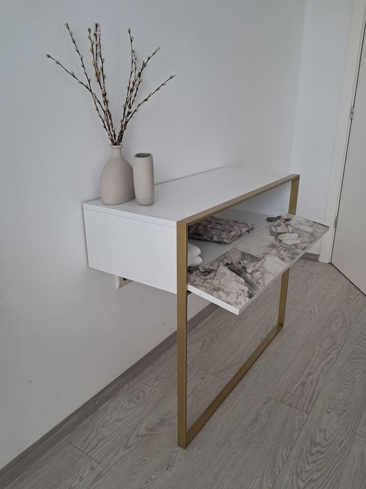 Consola comoda dormitor