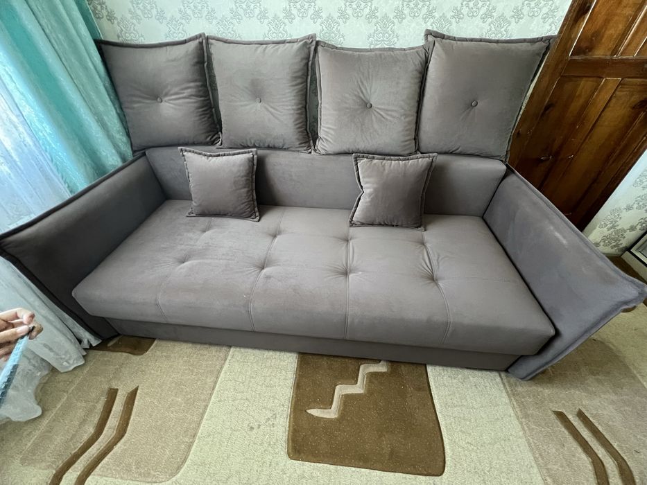 Продам диван почти  новая