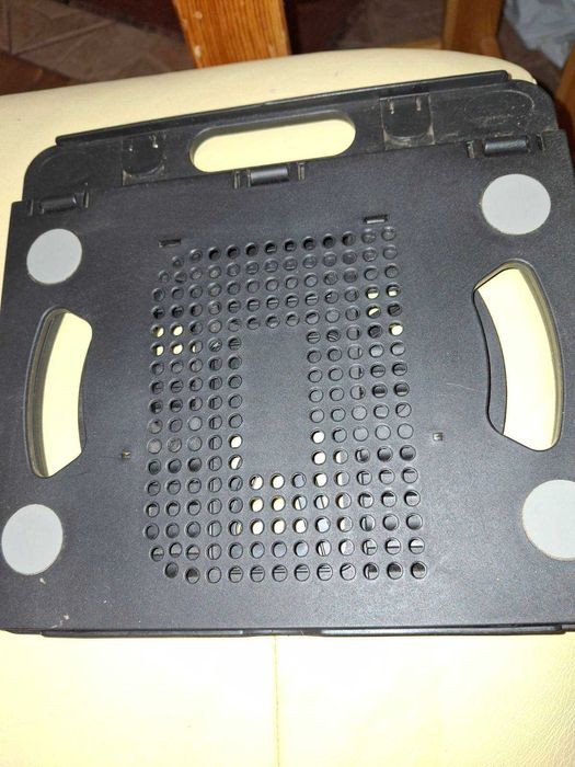 Продавам поставка за лаптоп или таблет