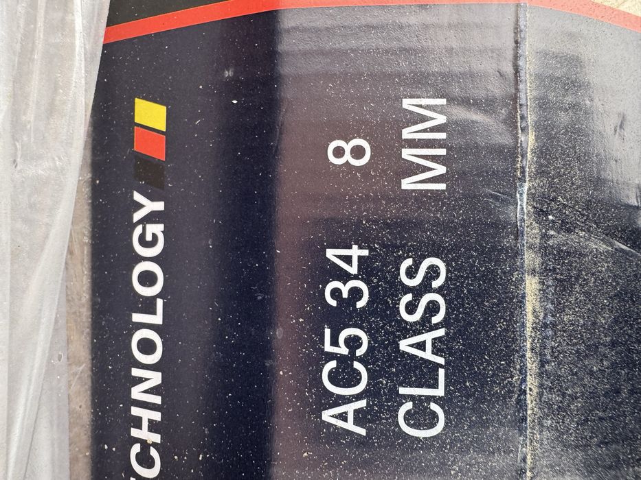 Продам остаток ламинат А /3 коробка есть