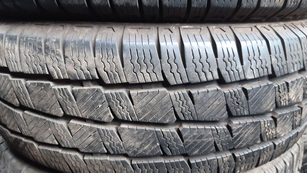2 anvelope 215/65r16c  preț 220 lei bucata