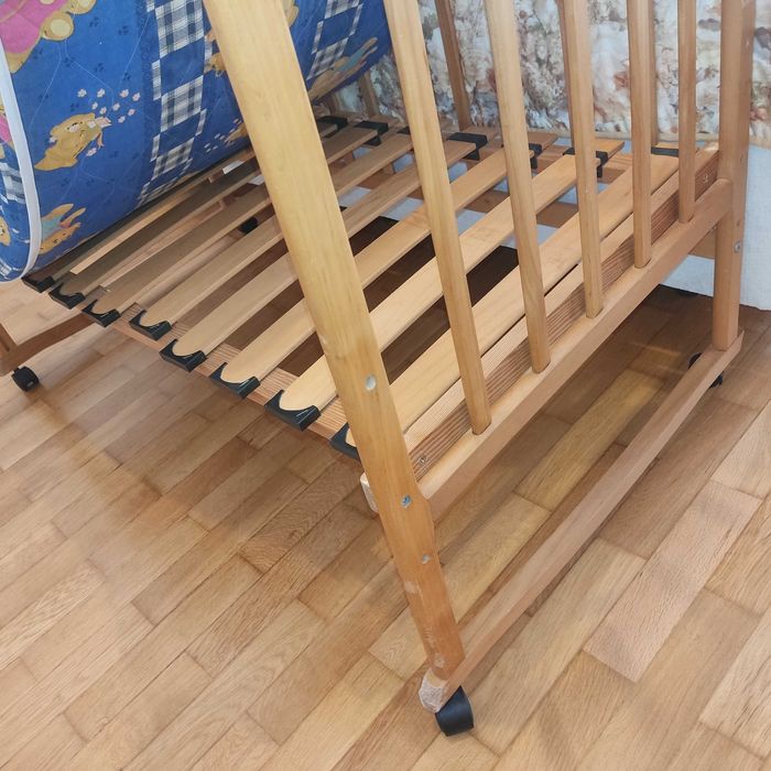 Детско  дървено легло  с матрак