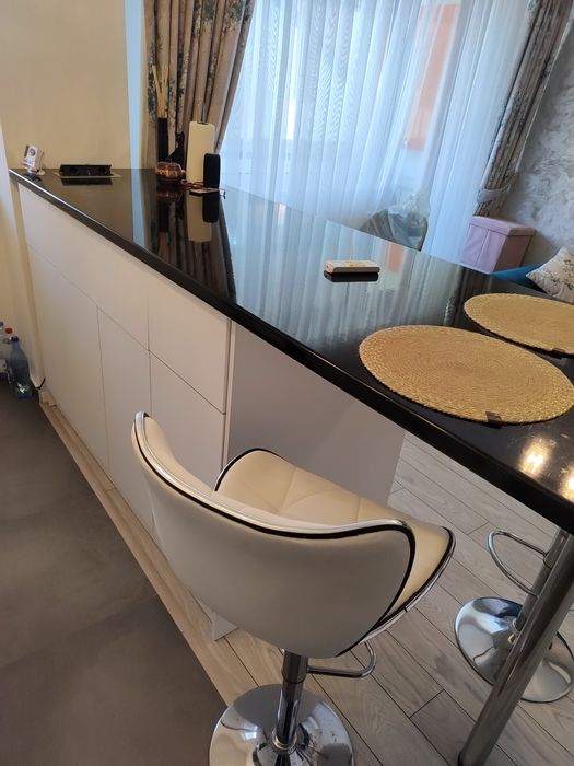 Insula living, bucătărie