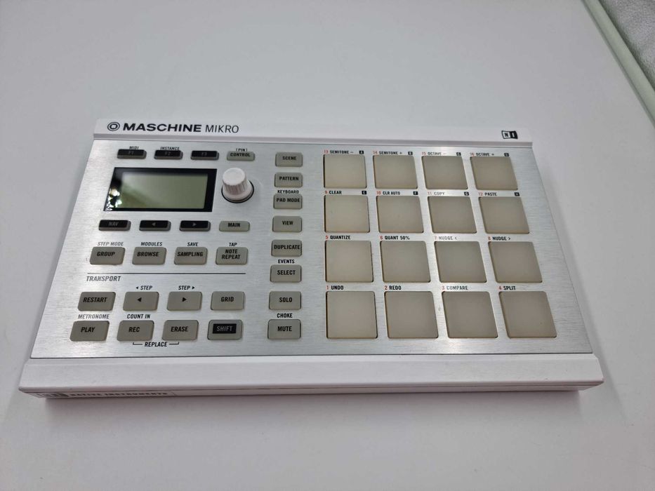 Consola DJ pentru beat Maschine Mikro MK2 [Amanet Club Caro]