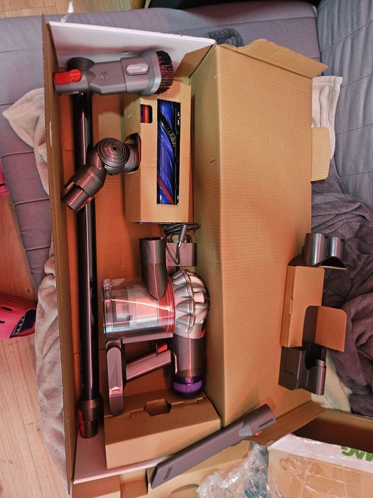 Aspirator Vertical Fără Fir Dyson V8 Advanced, 130AW, 425W – Gri-Argintiu