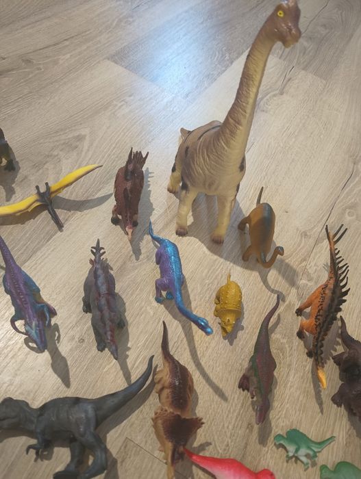 46 de dinozauri plastic
