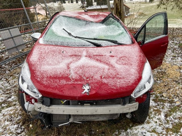 Peugeot 208 1.2 PureTech Allure / Пежо 208 1.2