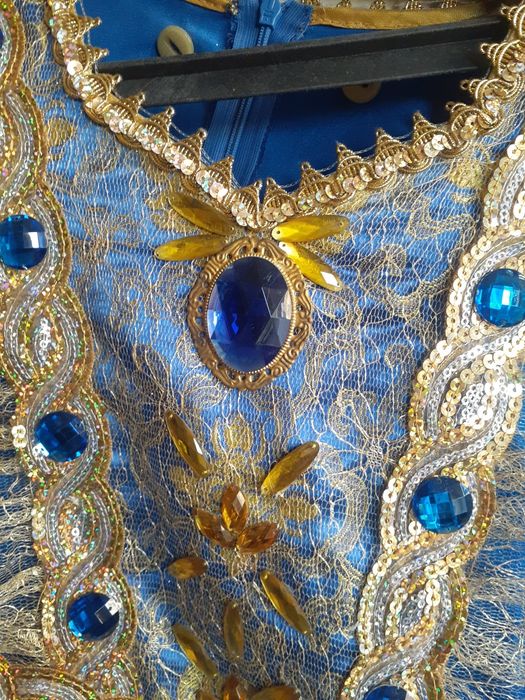 Платье праздничное