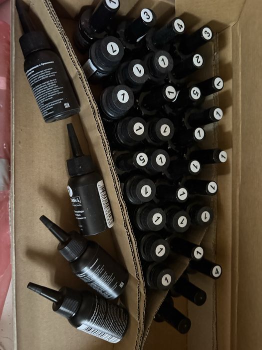 Камуфлирубщие базы, новые, невскрытые. Пару баночек -База strong