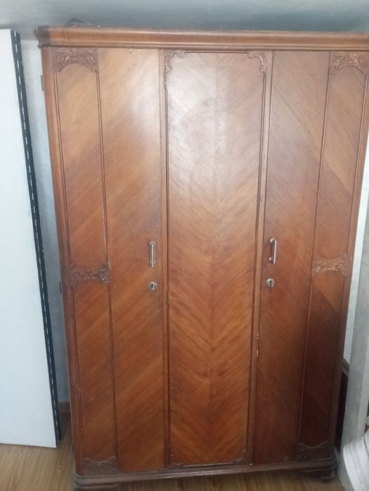 Антикварный коллекционный шкаф для белья начала 60-х годов тг