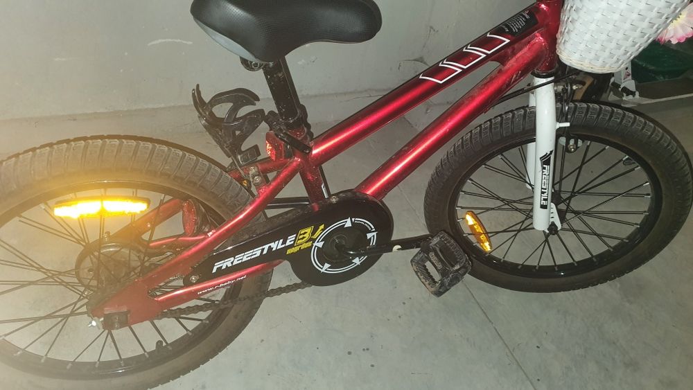 Bicicleta fetite Royal Baby FreeStyle, 18 inch, cu coș, putin folosita
