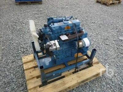 Motor Kubota V2203 16, utilizat, pe palet de lemn