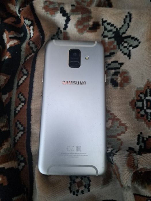 Продам самсунг  а6 без экрана