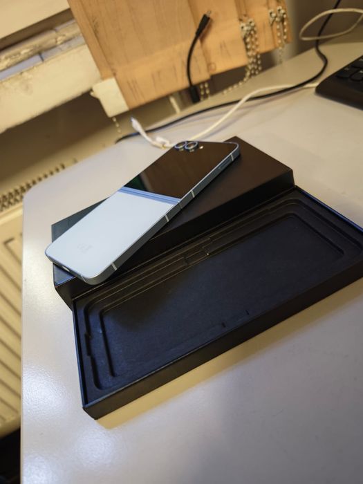 Samsung Galaxy Z Flip 6