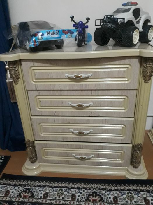 Спальный мебель с камодом