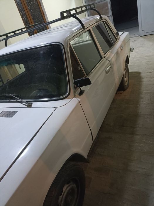 Jiguli sotiladi sastayanisi zo'r prapan, benzinda ham ishlaydi