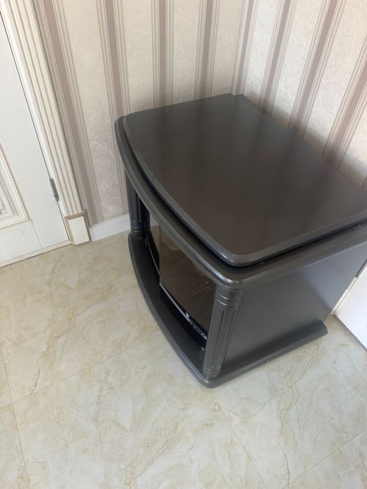 Тумба, и трямо в гостинную