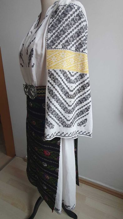 REDUCERE PRET 25%! Costum popular/ie/camasa cu poala, catrinte/fote/so