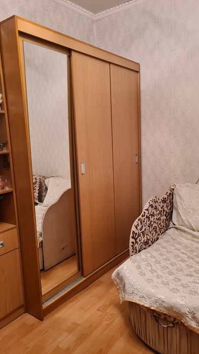 Шкаф для одежды с раздвижными дверцами