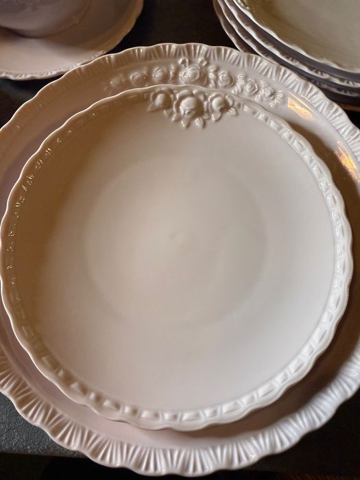 Hutschenreuther- Сервиз за хранене за 14 Нов Розов порцелан