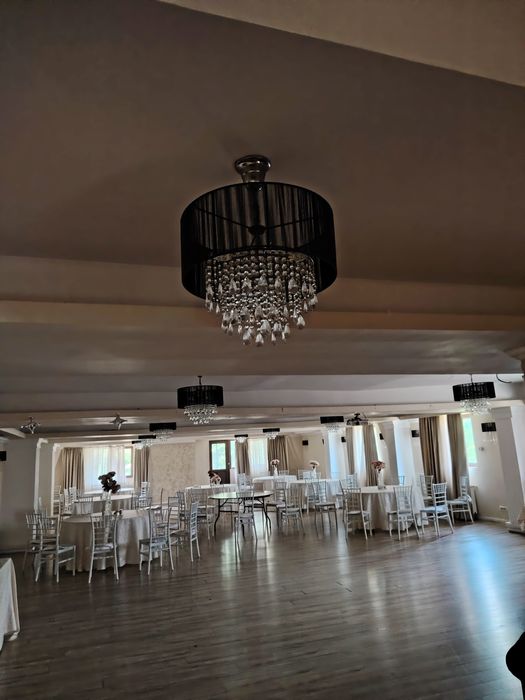 Lustre și aplice pentru Ballroom