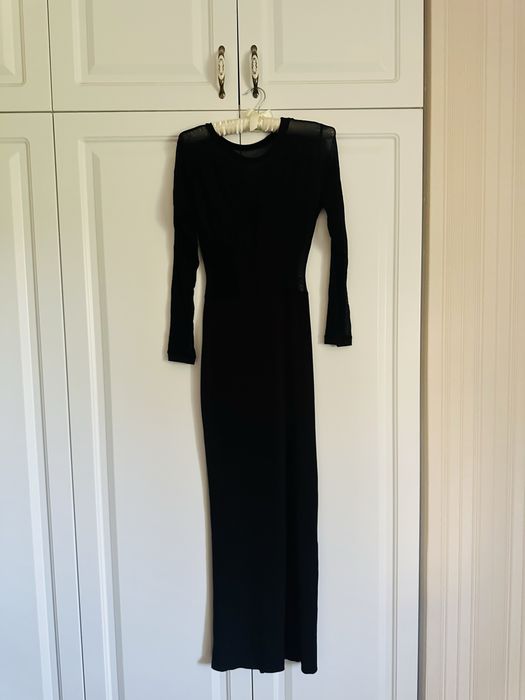 Rochie , neagra lunga , cu maneca lunga  , masura S , crapatura fina pe picior , eleganta