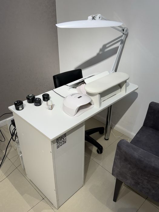 маникюрный стол