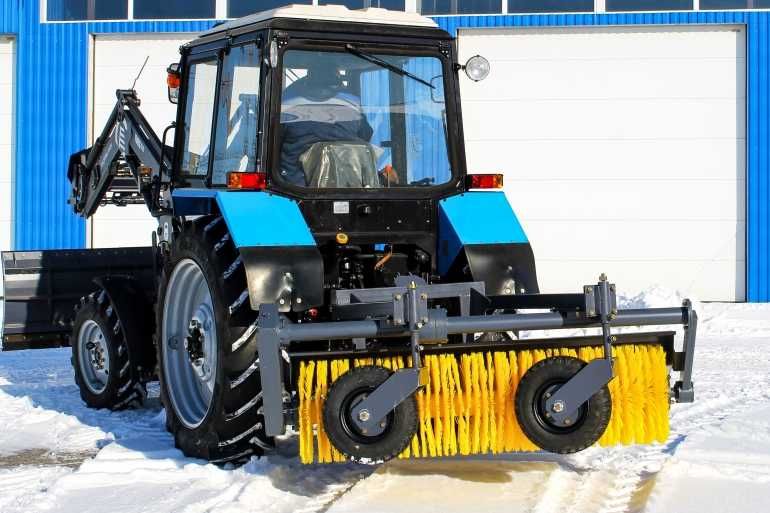 Отвалы щетки под любой трактор в наличии Работаем более 7 семи лет