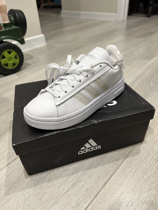 Продам кроссовки