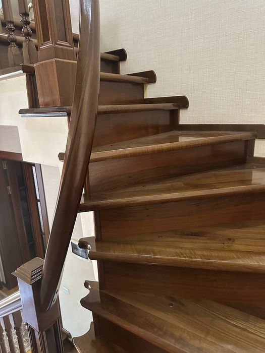 Обшивка лесниц из МДФ, Шпона а так же из натурального дерева