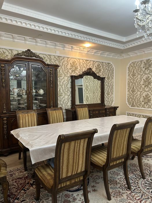 Шкаф стол стуля для гостинной