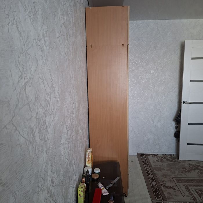 Шкаф в комнату с дверями