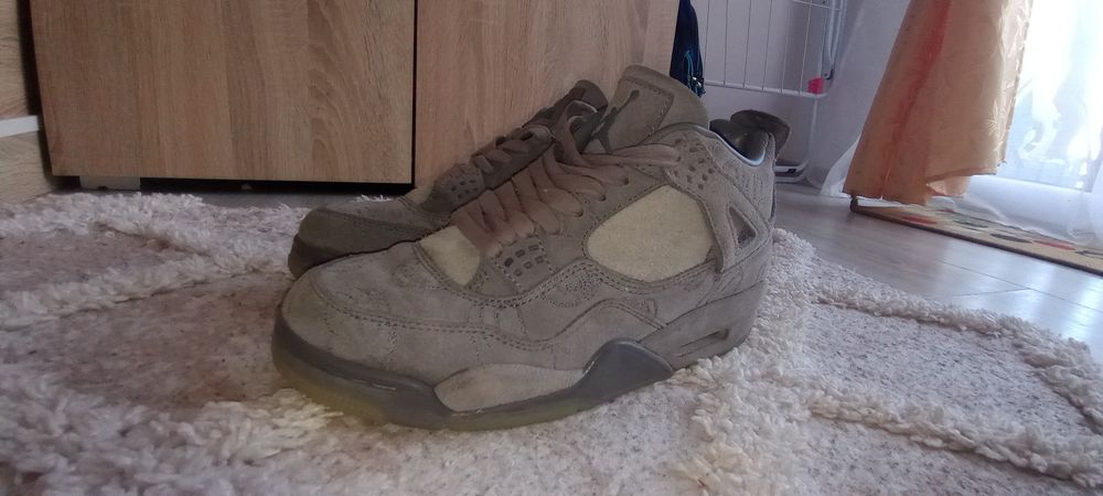 Jordan 4 retro kaws 42,5