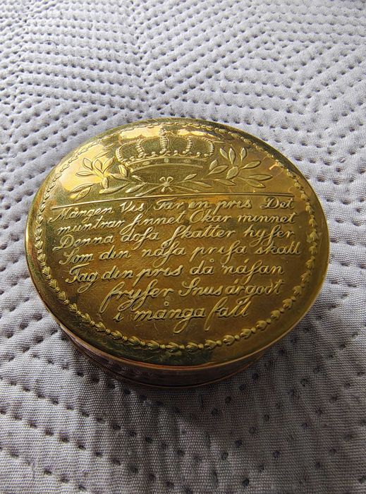 Шведска кръгла месингова кутийка за емфие (снусдоса) от Скултуна