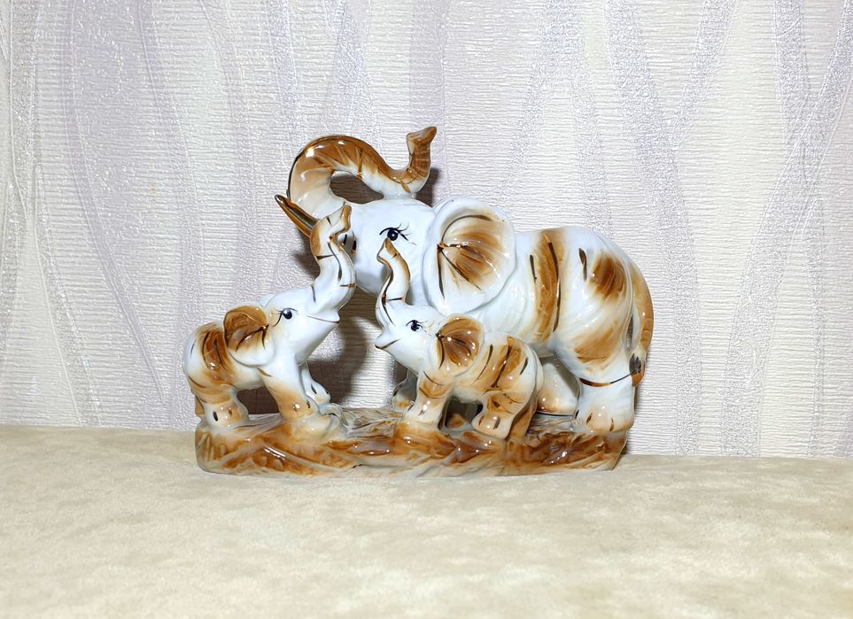 Статуэтка фарфор Слоны