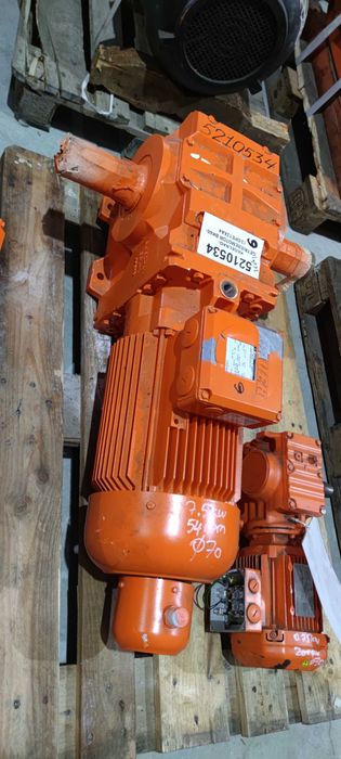 Motor electric trifazat cu reductor Bauer 7.5kW 54rpm 380V