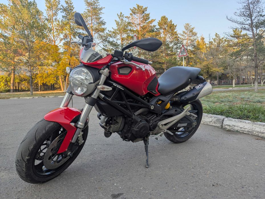 Ducati Monster 696