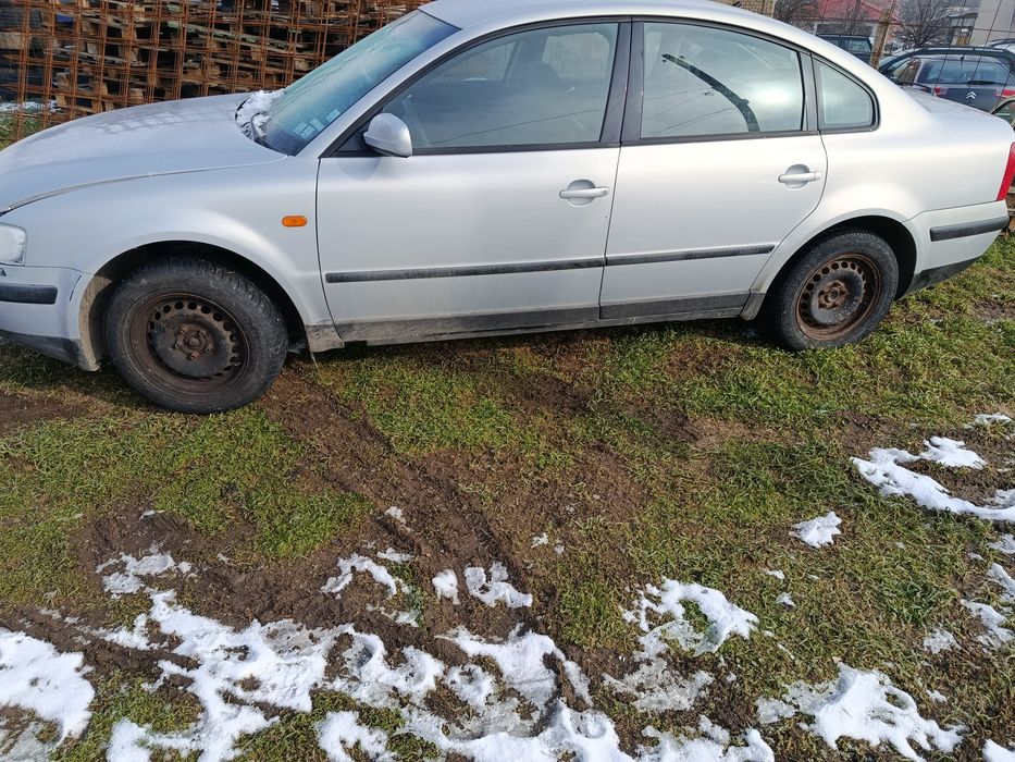 Продава се на Части Volkswagen Passat 4
