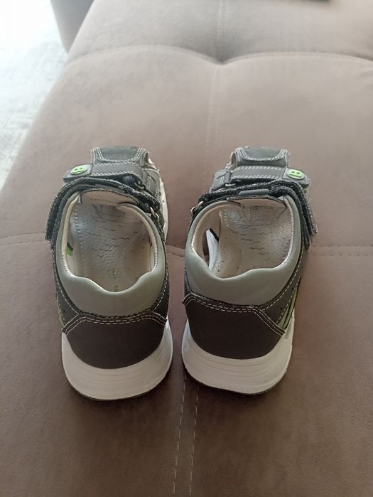 Отдам бесплатно обувь