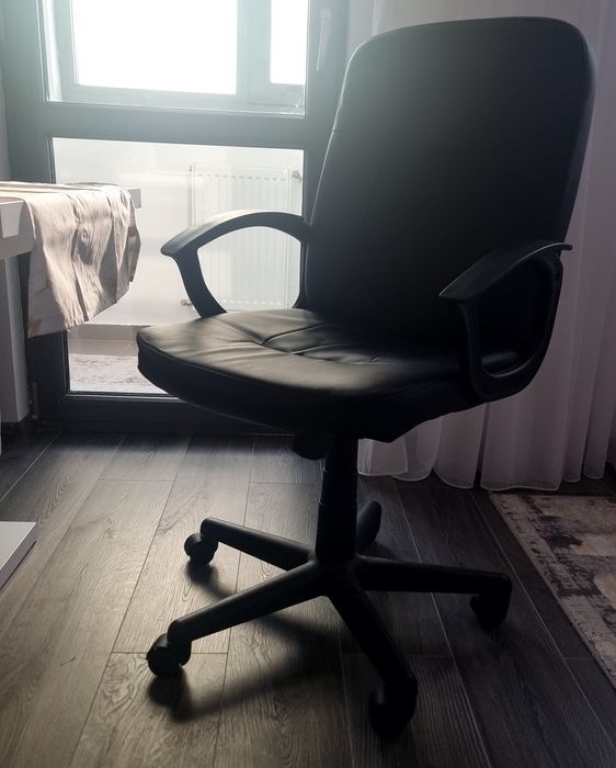 Vând scaun de birou