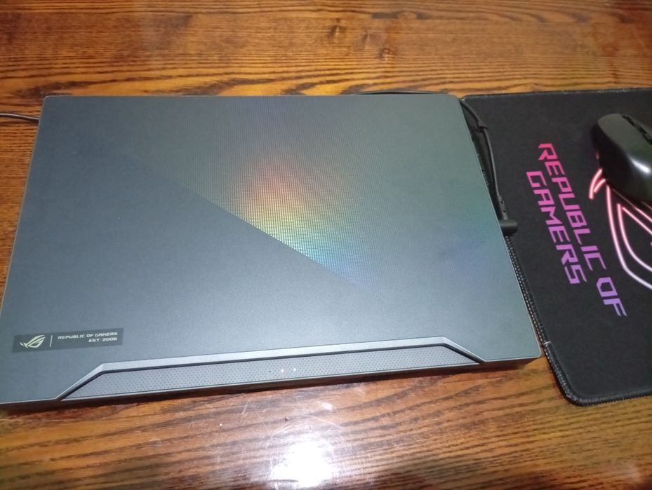 Republic of gamers IP ekranli notebook srochna sotiladi